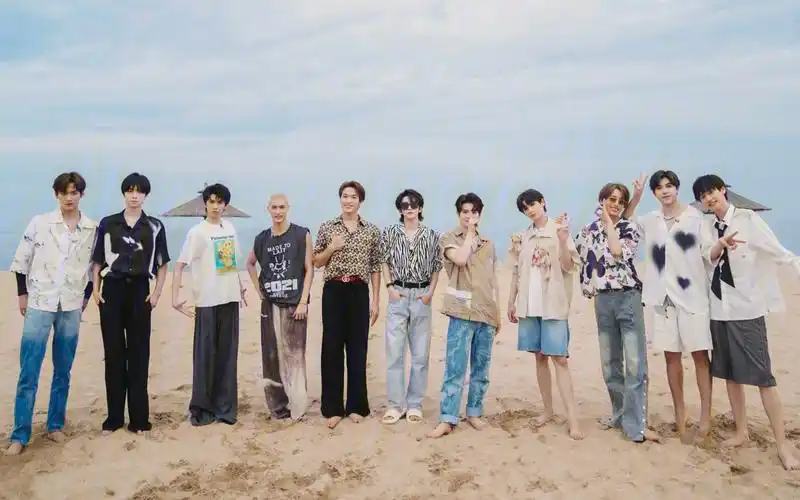 喊不追内娱的姐妹看into1的团照10|缺大德!