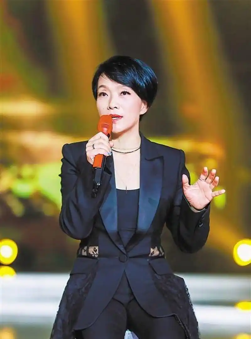 陈明,1968年7月出生于中国上海市,中国内地女歌手.