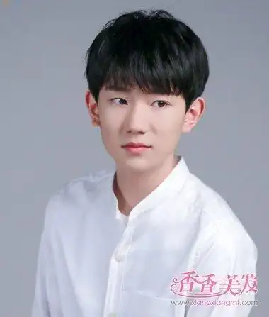 王源朗读《牧羊少年奇幻之旅》致敬青春 王源蘑菇头发型展现好学生