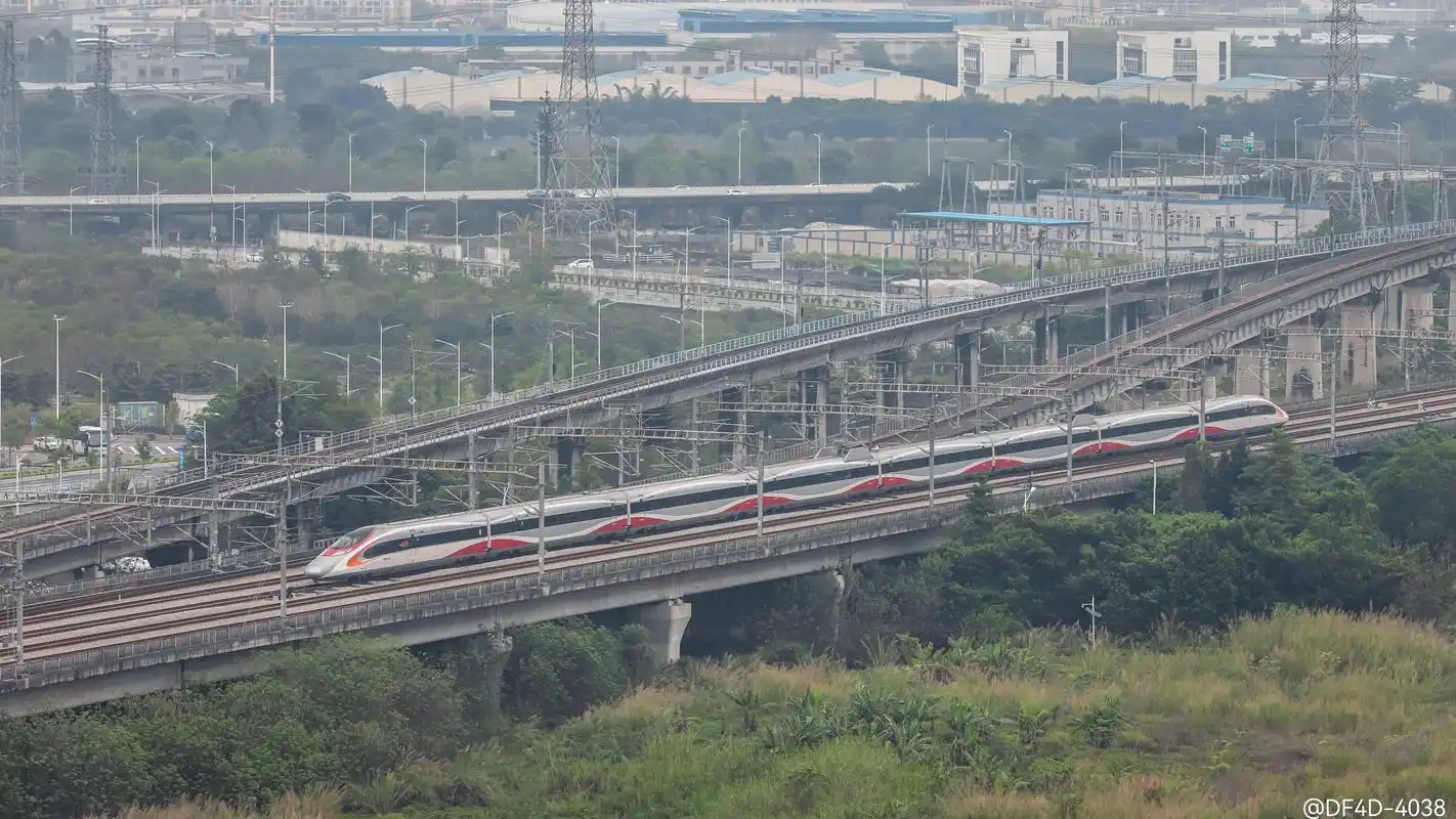 首拍港铁动感号 自香港恢复通关以来 广州南每天唯一的一组动感 - 抖