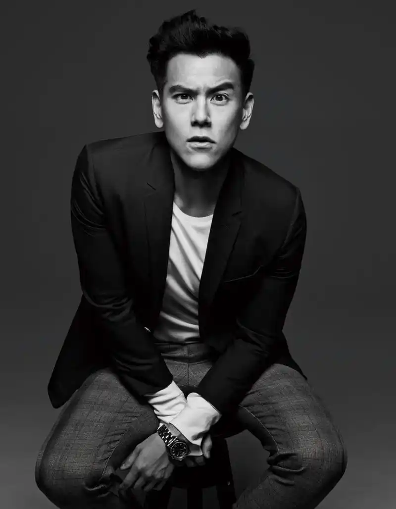 组图:彭于晏曝黑白大片 糙帅风格演绎放飞自我_高清图集_新浪网