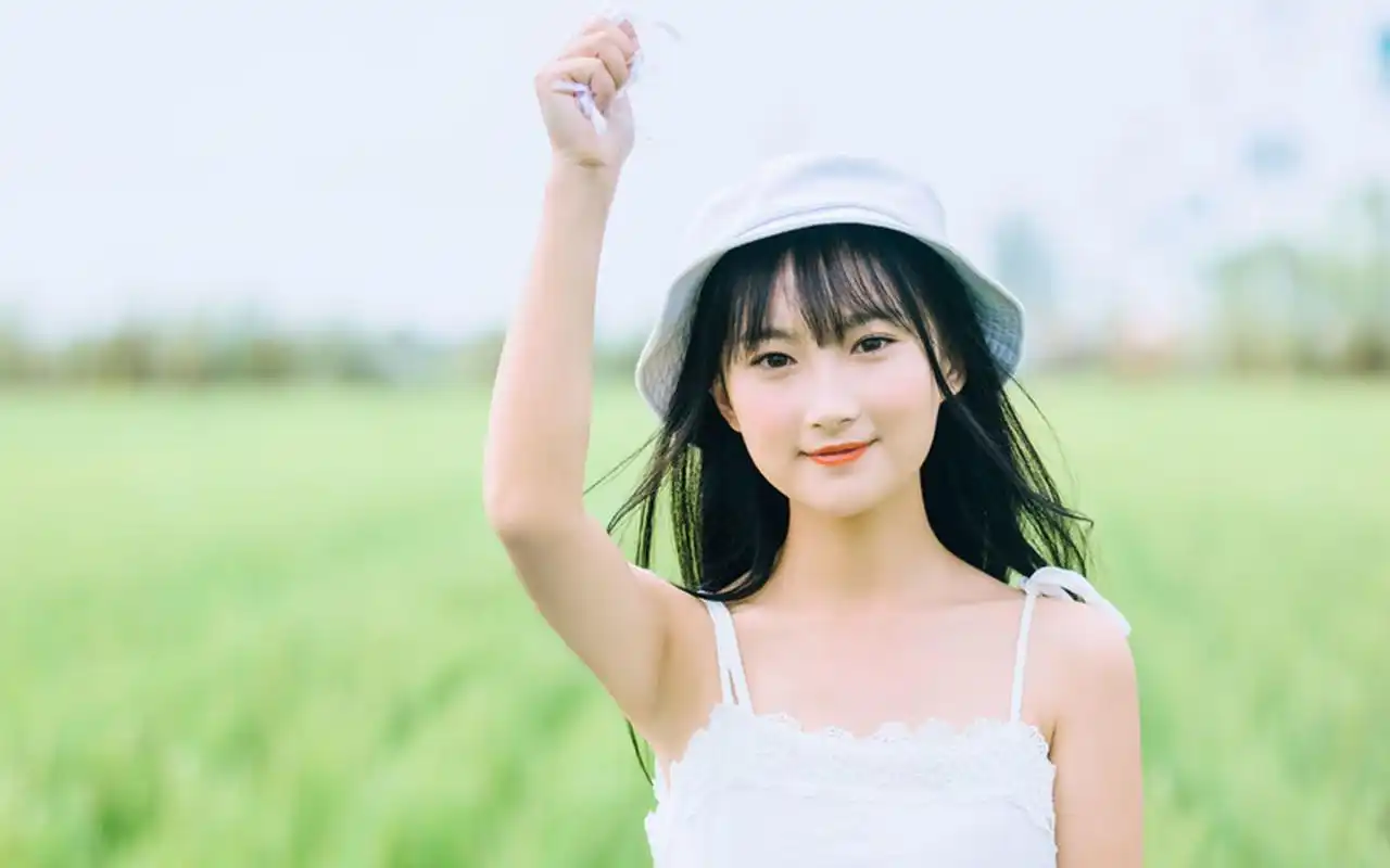 日系美女清新写真图片桌面壁纸