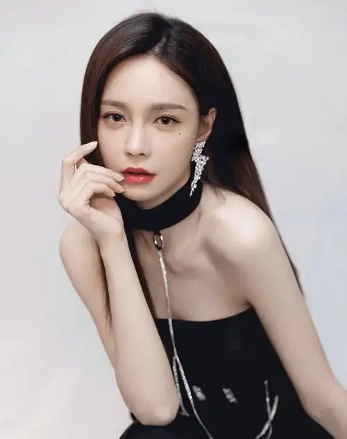 沈梦辰写真大赏,杜海涛真是有福,沈美女身材火辣34岁依然美丽如少女!