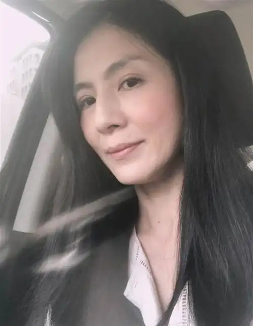 杨采妮近照泄46岁真实容貌_邱韶智