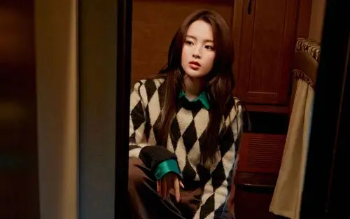 杨超越暗夜大片高清桌面壁纸