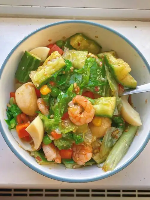 减肥必备蔬菜沙拉开心吃草吃饱饱