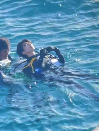 蔡徐坤潜水新鲜路透分享 阳光大海少年是夏天的正确打开方式