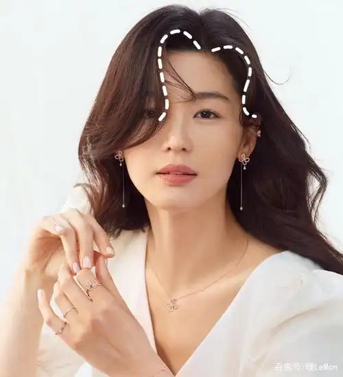 全智贤爱心刘海爆红!明星夏季刘海范本,显瘦遮肉韩素希也剪了