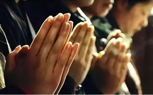 为什么拜佛时要恭敬合掌?__凤凰网