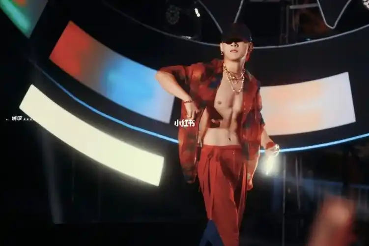 姚琛今晚鲨疯了#姚琛  #姚琛橘发  #姚琛腹肌