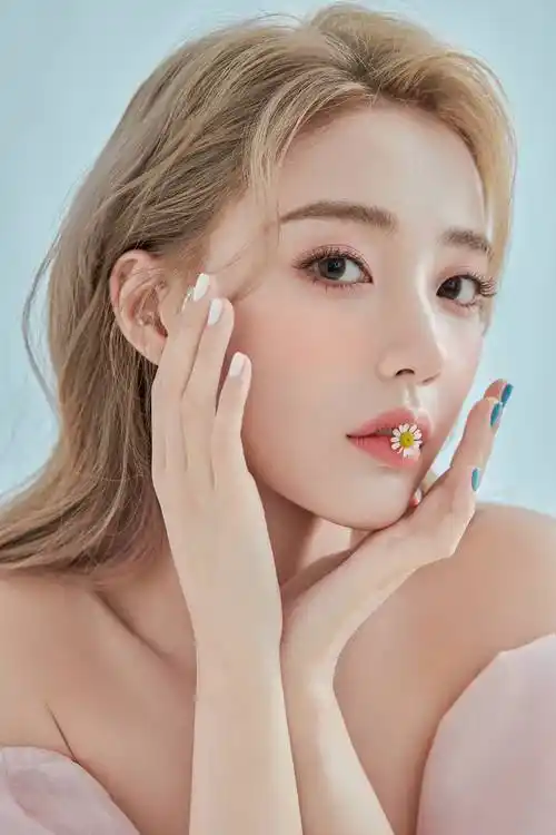 安泳畅七夕写真释出樱花精灵造型清丽澄澈