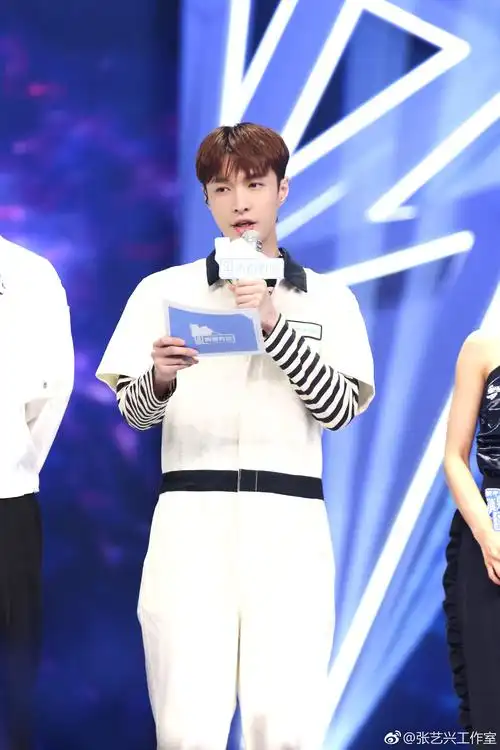 张艺兴最新消息动态_2021张艺兴综艺节目_个人资料及图片_爱豆app