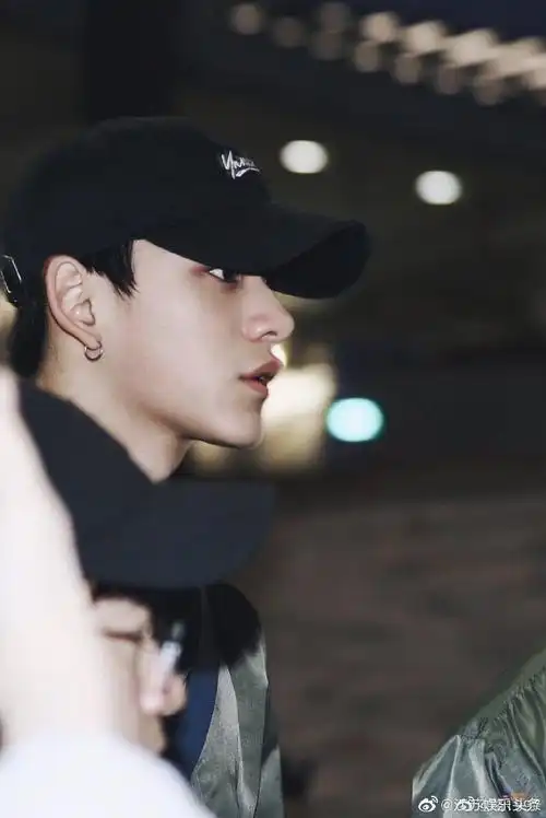 美少年侧颜大赛#黄旭熙的绝美侧颜太戳了!