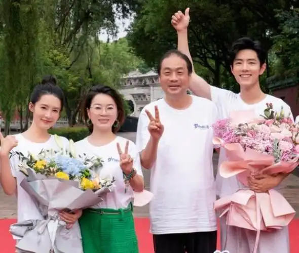 其中与肖战李沁合作的待播剧《梦中的那片海》成了付宁导演的遗作,而