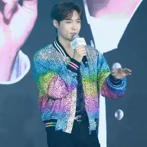 春装极速挑战张艺兴同款豹纹夹克立领彩色时尚男女同款外套上衣