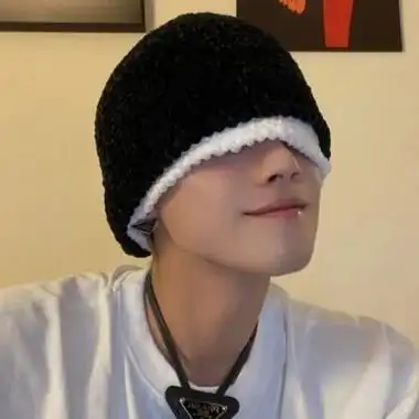 高冷干净的男生头像