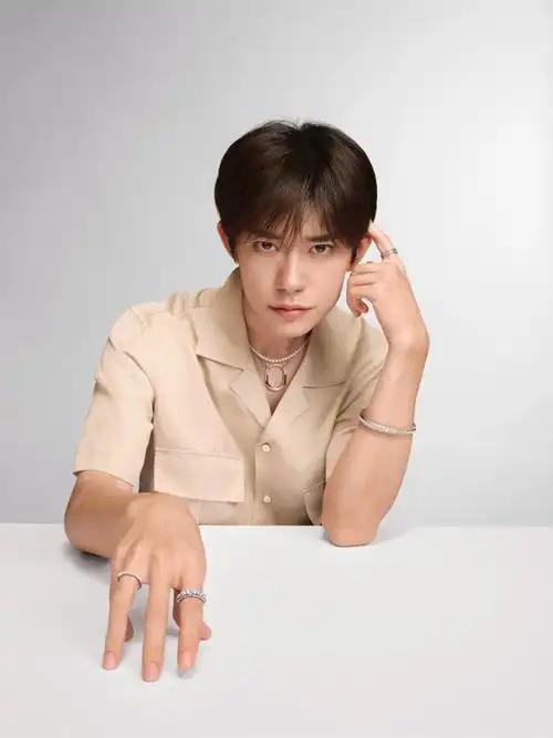 蒂芙尼携手全球品牌代言人易烊千玺发布全新tiffanylock系列广告大片