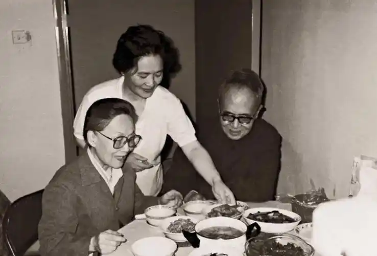 好书分享,一本记录了家庭63年的点点滴滴——《我们仨》_杨绛