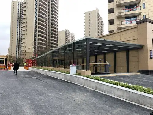 车库玻璃雨棚