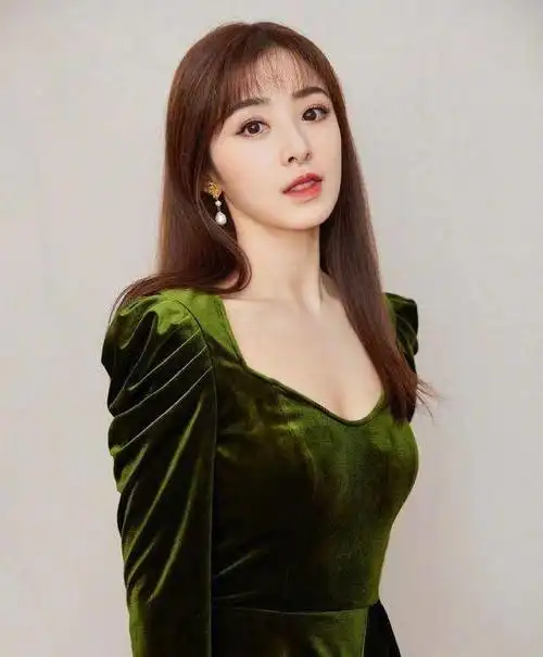 张含韵甜美可爱且努力_网易订阅