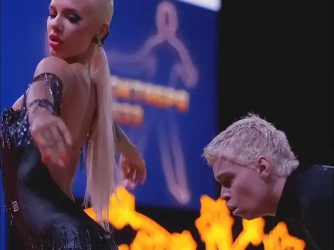 狂派拉丁舞你见过吗?小哥也太魔性了