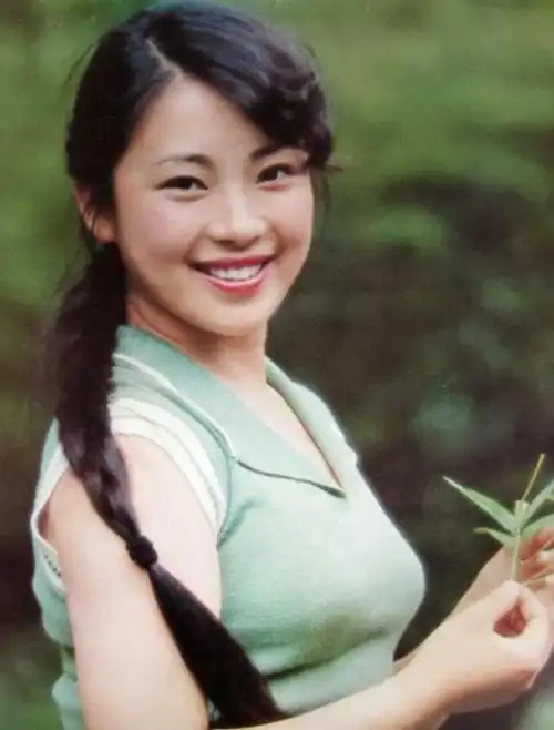 70年代初,李小龙主演的电影《唐山大兄》在香港上映,他粗暴而强悍的