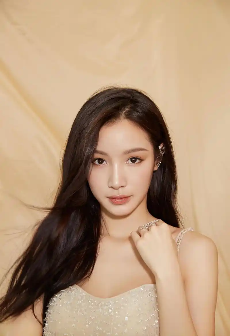 青年女演员张楠:清新脱俗,美丽动人