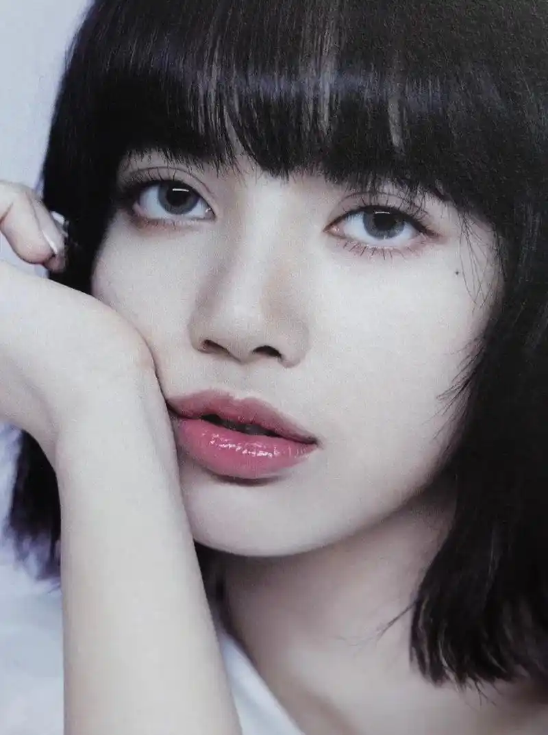 "白天约会,晚上在我怀里入睡"#lisa #神仙颜值 #向全 - 抖音