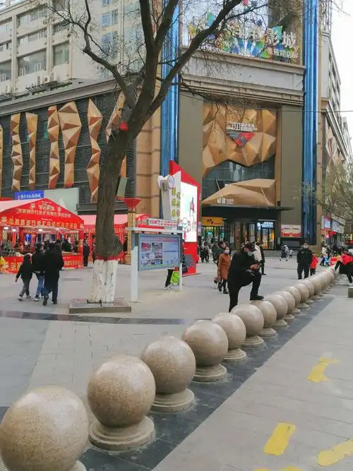 阴天,兰州张掖路酒泉路手机扫街.