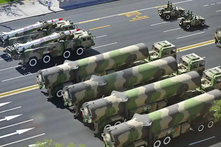 专家:中国若射东风21d 美导弹预警系统很快就能发现航母云集中国南海