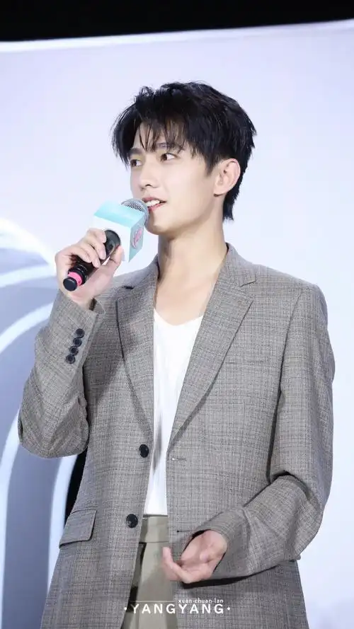 杨洋喜临门品牌代言人##杨洋怼脸状态##杨洋线下活动人气