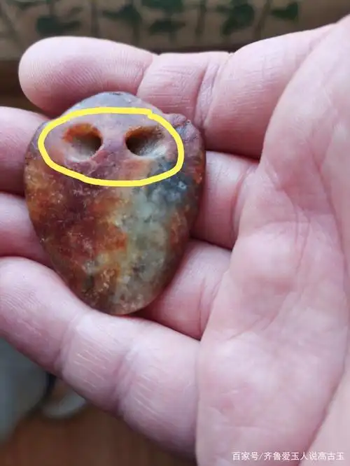 红山文化时期的人面形玉佩