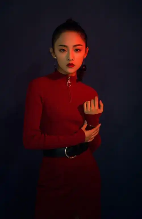 简介:吴佳怡冷艳魅力写真图片,分享一组吴佳怡图片给大家,图中的明星