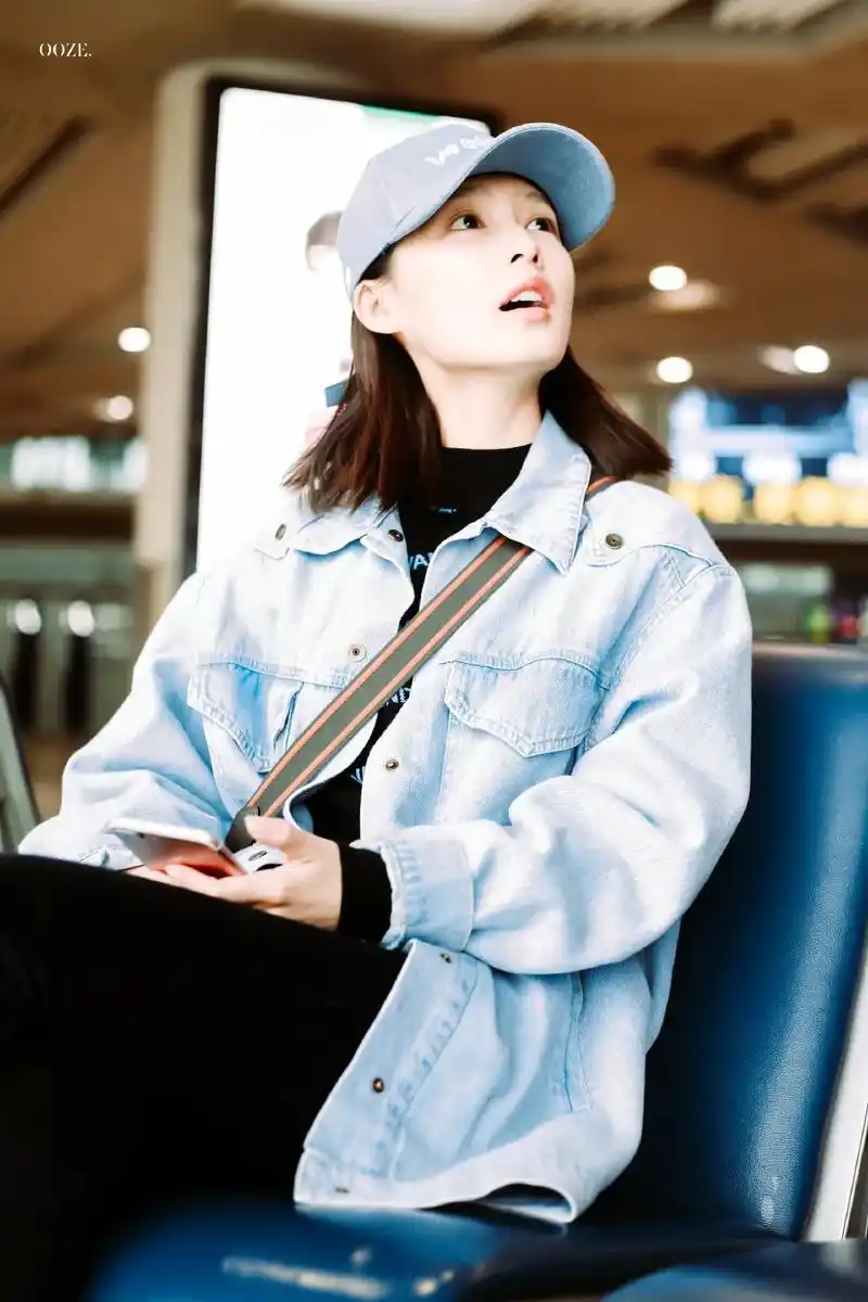 李沁#向全世界安利 #机场照 #闪闪发光的你 #我的眼里都 - 抖音