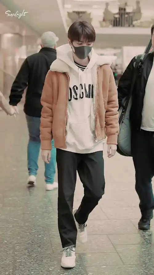 tfboys-王俊凯成为英雄图cr:logo侵删