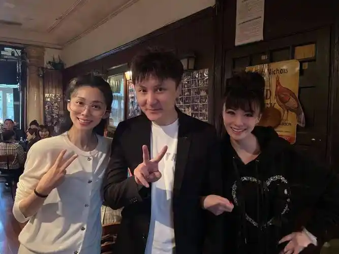 万蒂妮和贝倩妮姐妹花!友谊万岁!