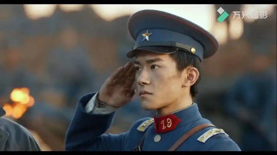 军装男神之易烊千玺热血同行!