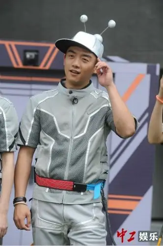 《跑男4》郑恺化身"萌恺"被电晕 临危救队友