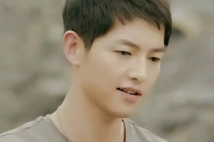 宋仲基走出分手阴影,恢复干净帅气的颜值,新剧海报少年感十足_宋钟基