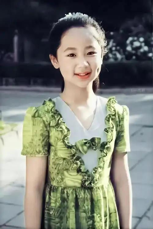 杨紫超话#杨紫#看看小时候的杨紫儿@杨紫小时候的杨紫2️⃣桐紫奥