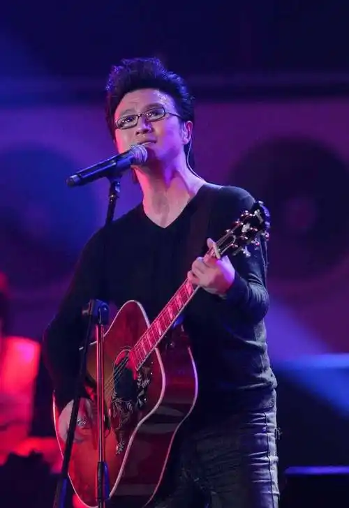 汪峰不怕没新欢,为了年轻的陈露,抛弃了40多岁的章子怡_感情_爱情