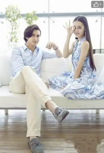 迪丽热巴高伟光亲密照曝光 两人十指相扣热巴开心多了