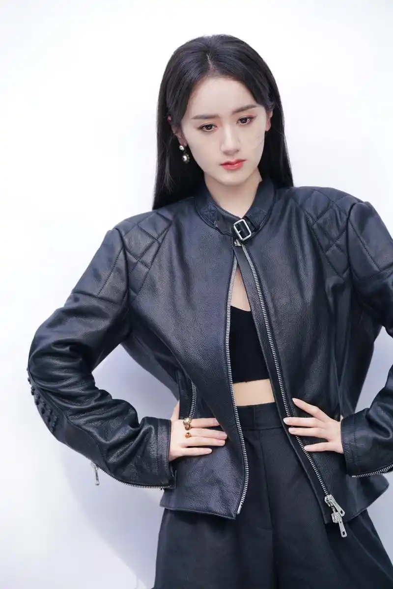 袁冰妍清纯与灵气并存,迷倒男粉丝的绝美姿态