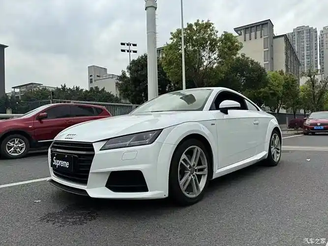 18年奥迪tt 双门硬顶跑车,无框车门,升降尾翼 2.0t动