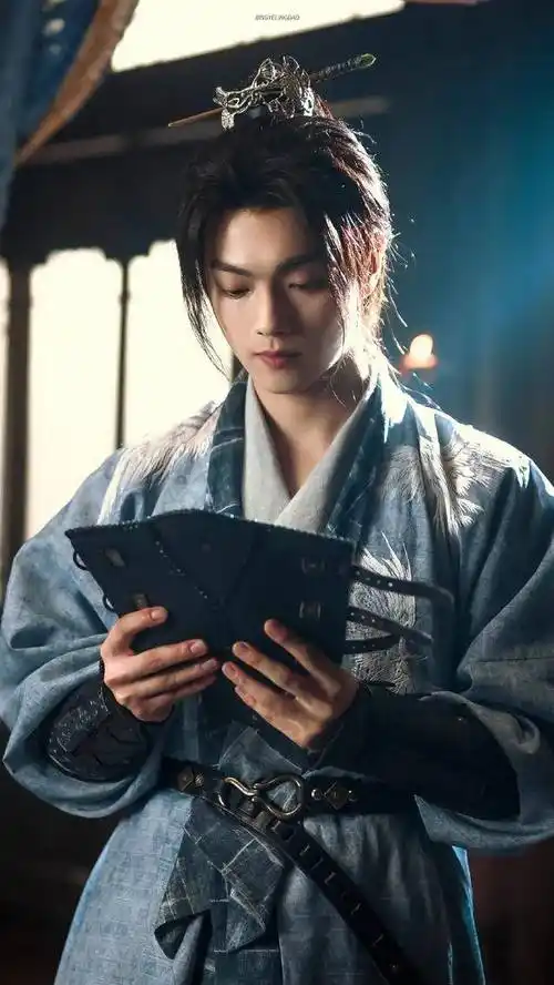 许凯《乐游原》中的新中式穿搭:古典与现代的完美融合