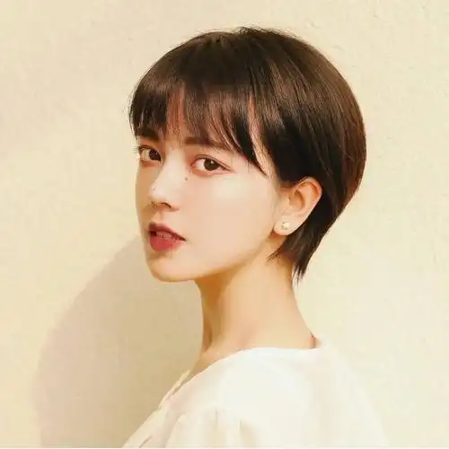 女学生显脸小的发型短发发型_发型图片