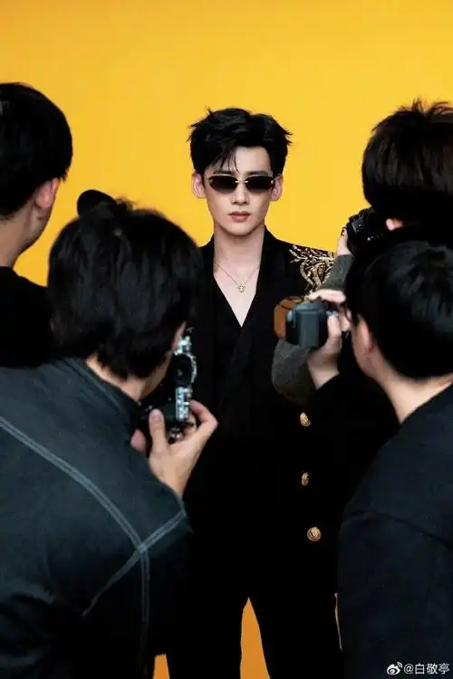 微博之夜##白敬亭微博之夜出发图