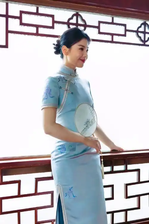 刘涛一馔千年##刘涛穿宋锦旗袍好美##一馔千年##苏州不是美食荒