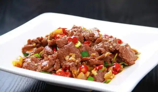 家常版小炒黄牛肉的做法千万别直接下锅炒多加一步肉质鲜嫩