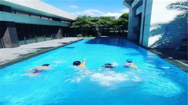 最近知名博主曝料了林志颖家的游泳池,那叫一个壕啊,一般人家庭不可能